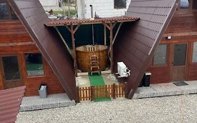 Cabana Tip A La 300 M De Castel